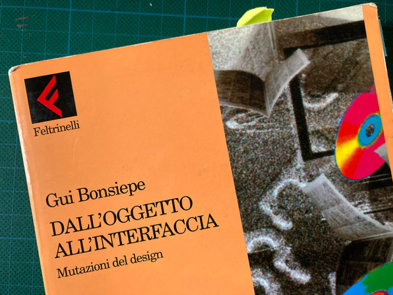 Gui Bonsiepe: Dall'oggetto all'interfaccia. Mutazioni del design. Cover del libro. Biblioteca Amnesia